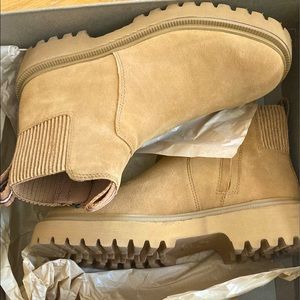 Madewell Pull-On Chelsea Boots in Suede